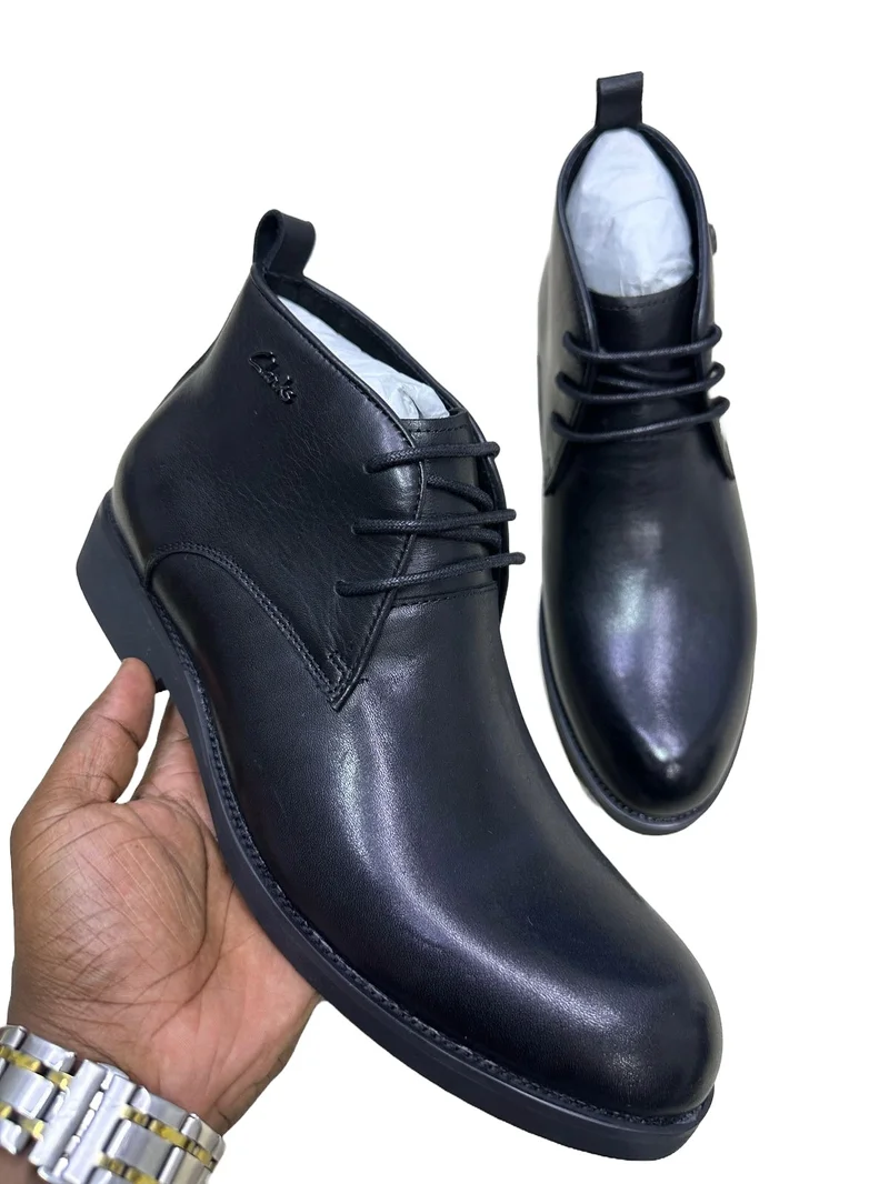 CLARKS  LACED LEATHER ANKLE OFFICIAL  BOOTS