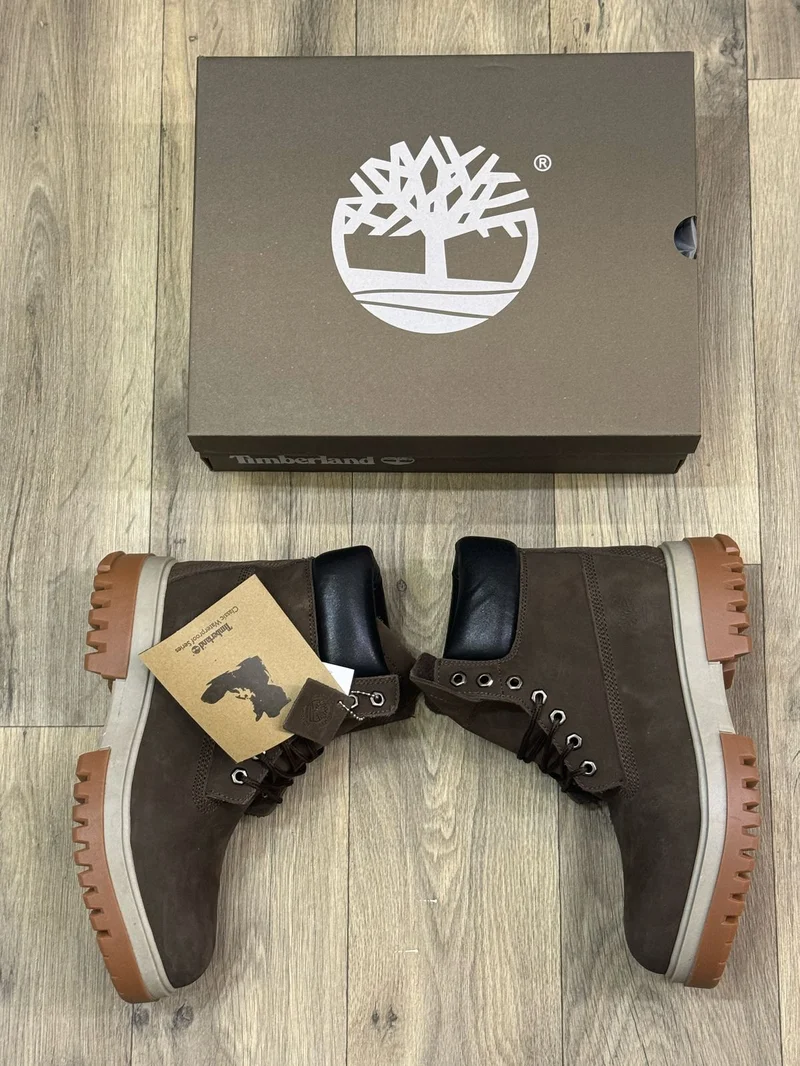 CLASSIC LOUIS VUITTON X TIMBERLAND BOOTS.