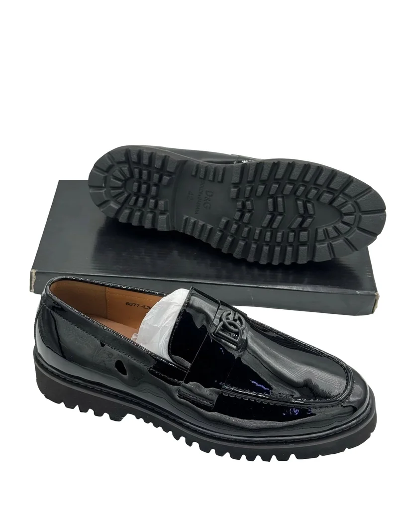 CLASSIC SLIP-ON WET LOOK LEATHER LOAFERS
