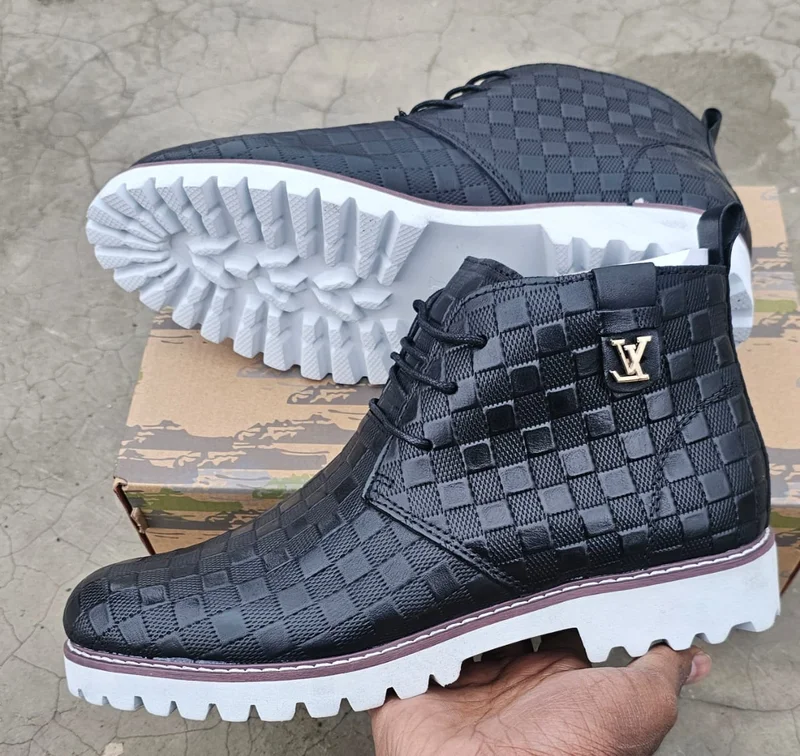 CLASSY LOUIS VUITTON BOOTS-BLACK