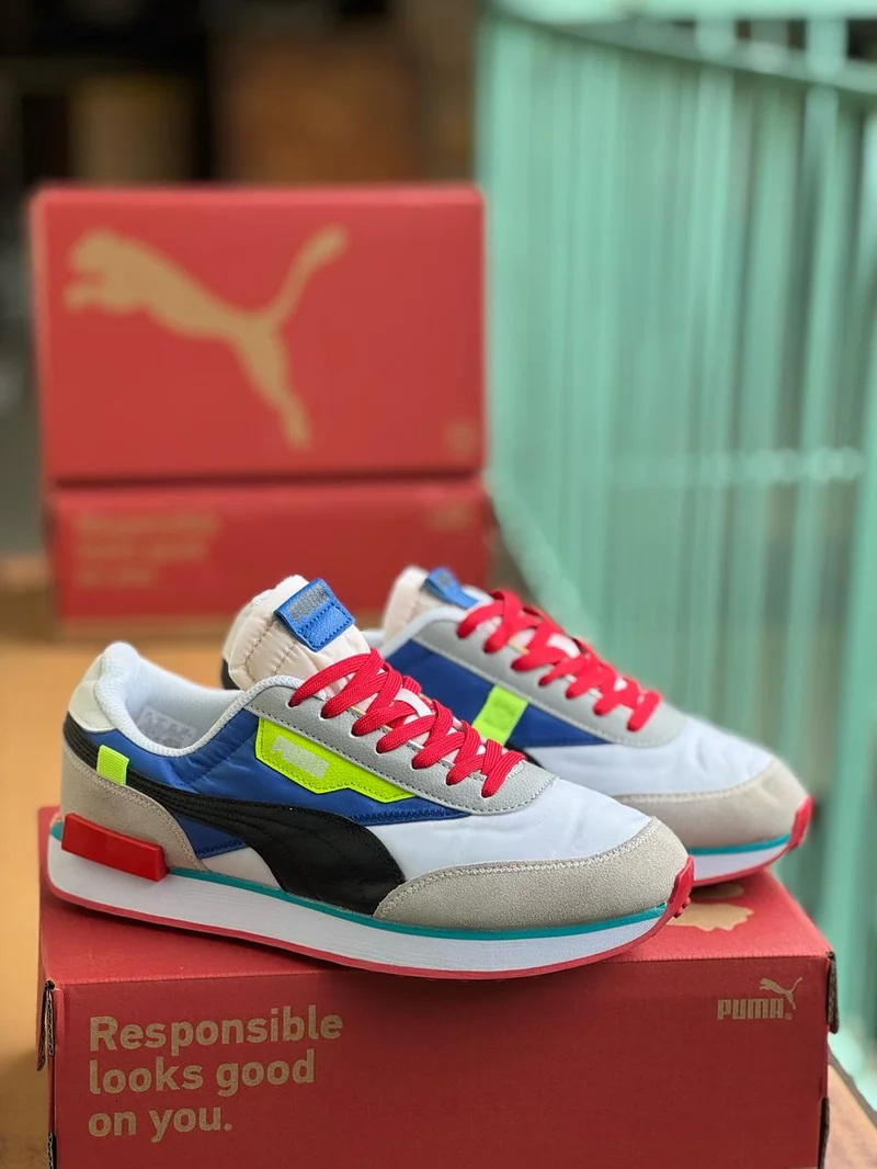 DAZZLING BLUE-WHITE PUMA FUTURE RIDER SNEAKER.