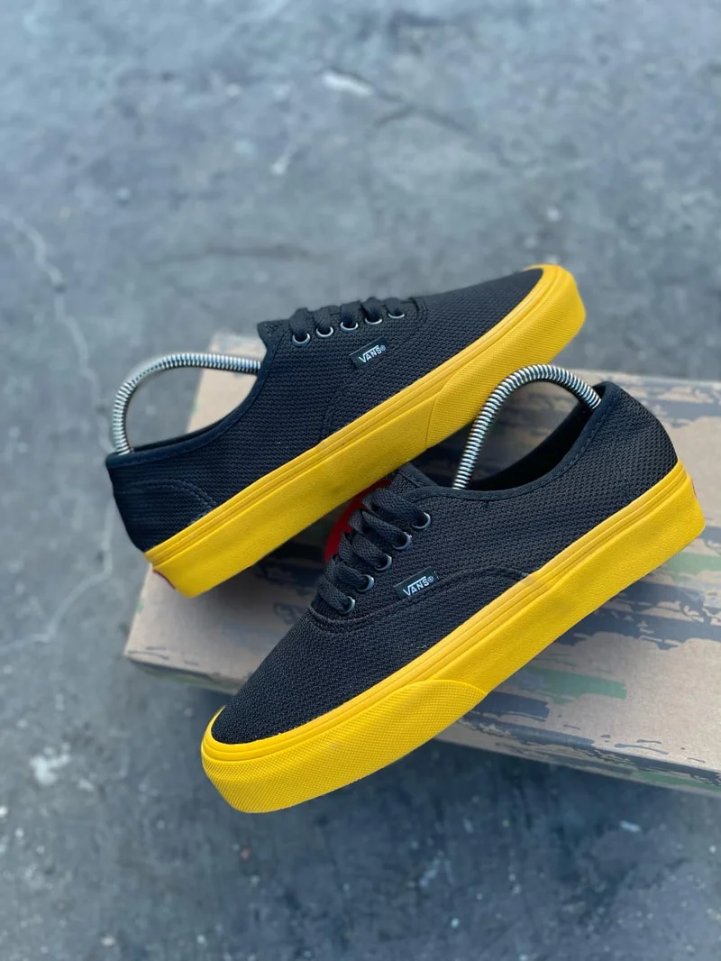Fabric Double Sole Vans of the Wall Black and Yellow unisex