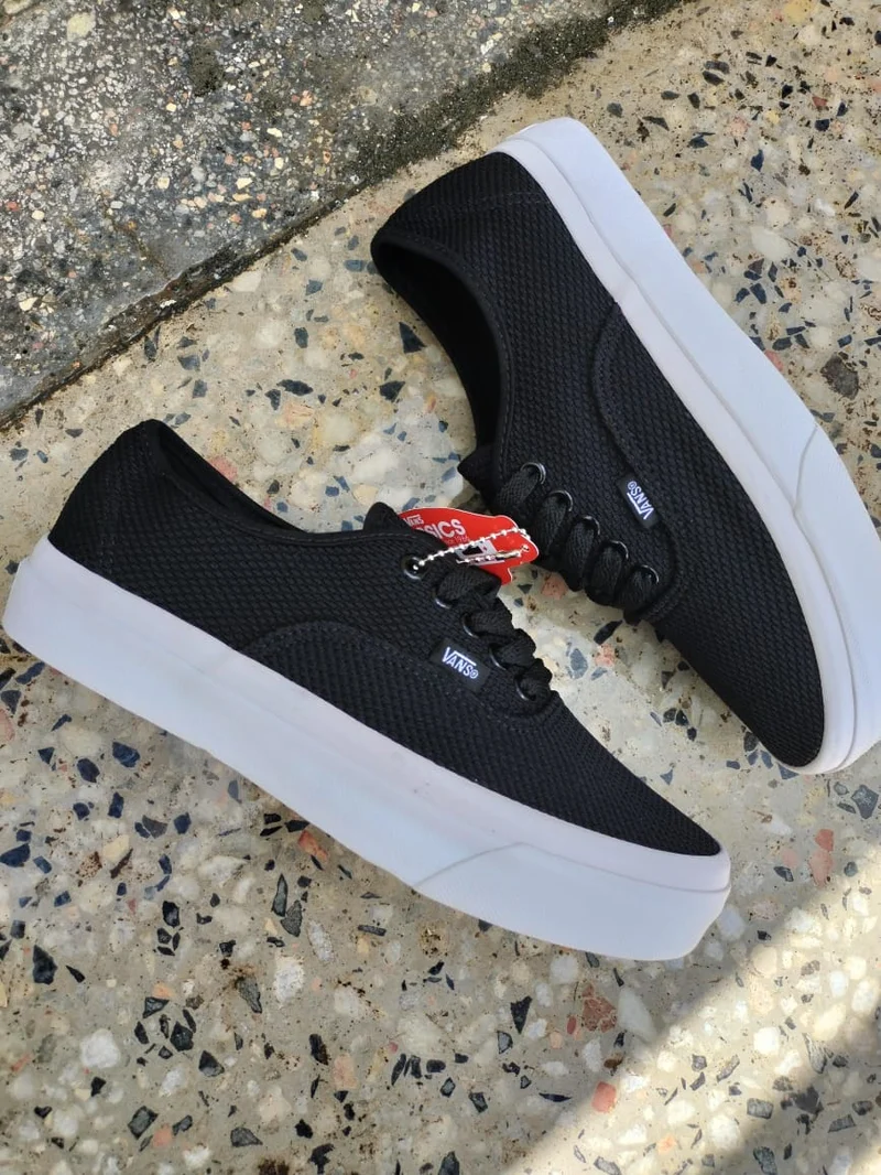 Fabric Double Sole Vans of the Wall Sneakers Black and white sole unisex sneaker