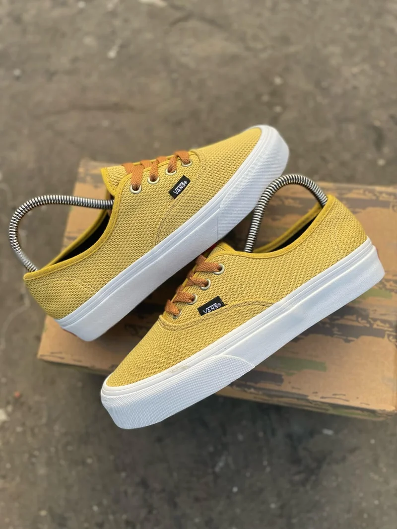 Fabric Double Sole Vans of the Wall Yellow And White sole