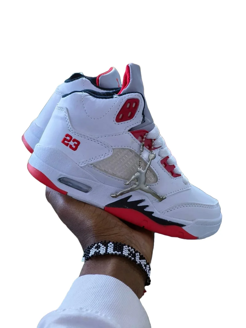 FIRE RED AIR JORDAN 3 RETRO LUCKY SHORT SNEAKERS