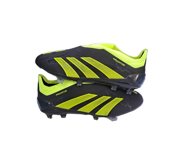 GREEN -BLACK ADIDAS PREDATOR  LACE LESS SOCCER BOOTS