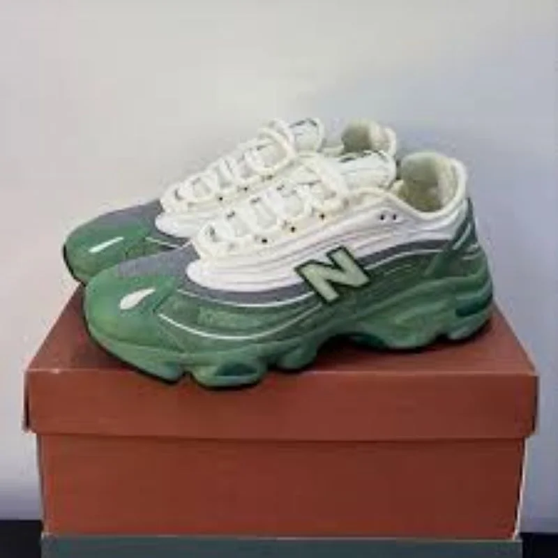 GREEN- WHITE TRAINERS SHOES NEW BALANCE 1000 SERIES.