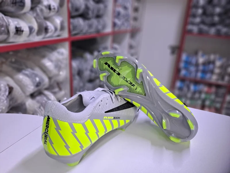 GREY -YELLOW NIKE UNITED  MEN’S FOOTBALL SHOES.