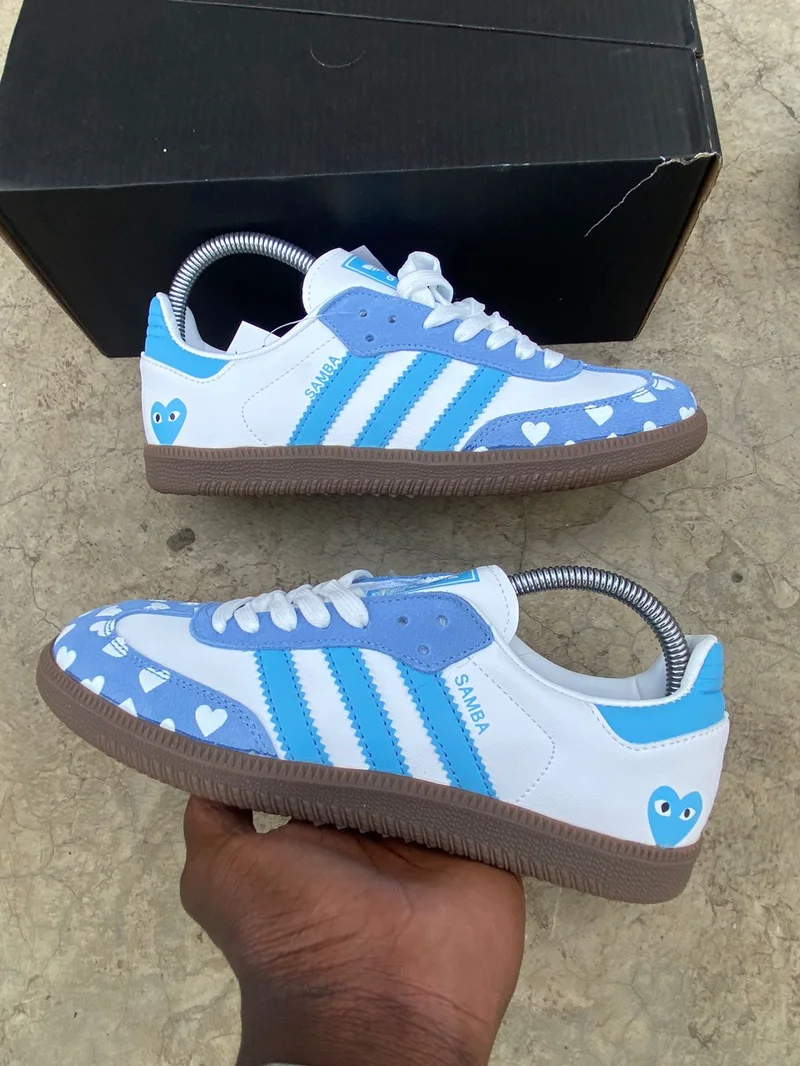 ADIDAS SAMBA OG CASUAL SNEAKERS.