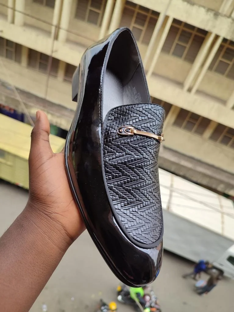 Huaji Fashion Slipon Sharp Toe Black Leather Quality Official Shoes