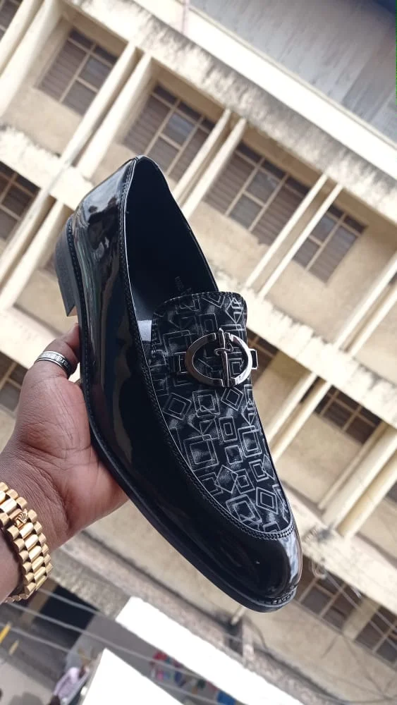 Huaji Slipon Sharp Toe Black Leather Fashion Quality Official Shoes