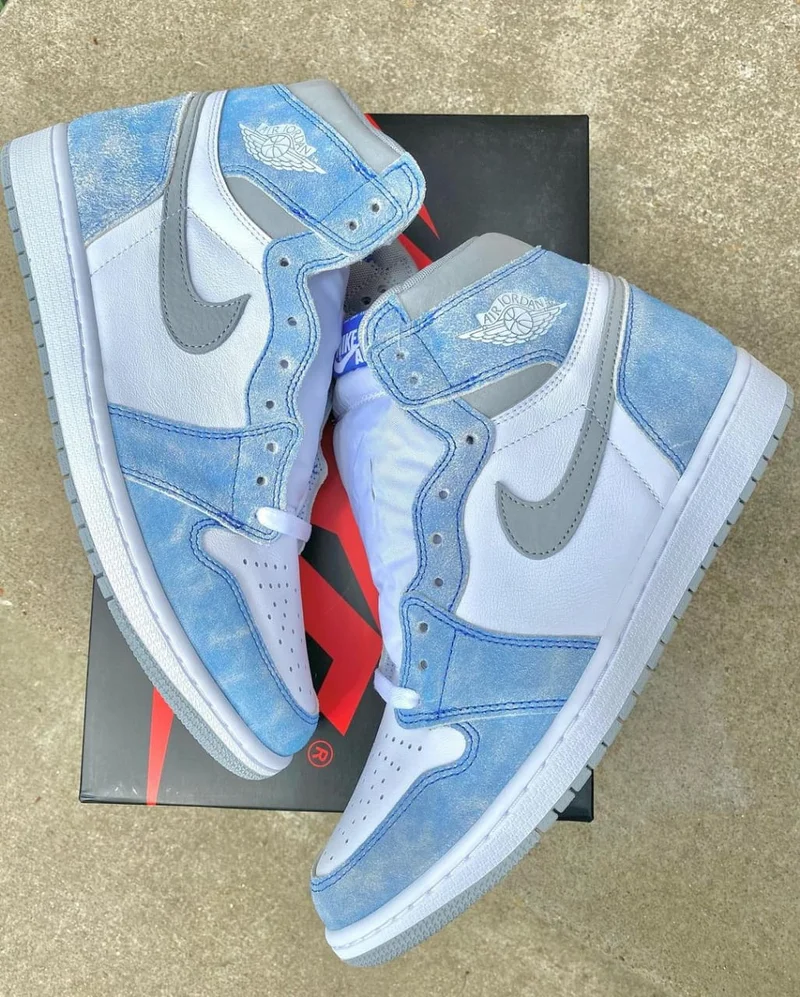 Jordan 1 High Hyper Royal
