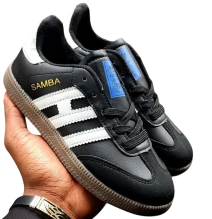 Kids Adidas Samba Sneakers in leather with a suede T-toe.