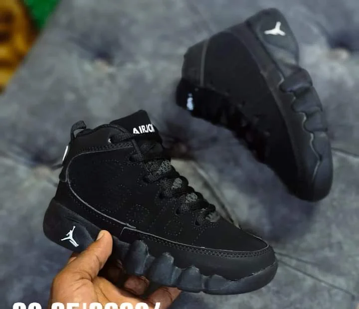KIDS BLACK AIR JORDAN 3 RETRO LUCKY SHORT SNEAKERS