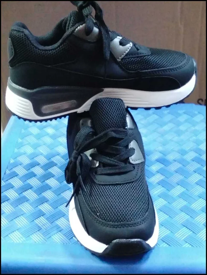 Kids Nike Air Max 90 Sneakers -Iconic Style and Comfort-Flexible Rubber Outsole