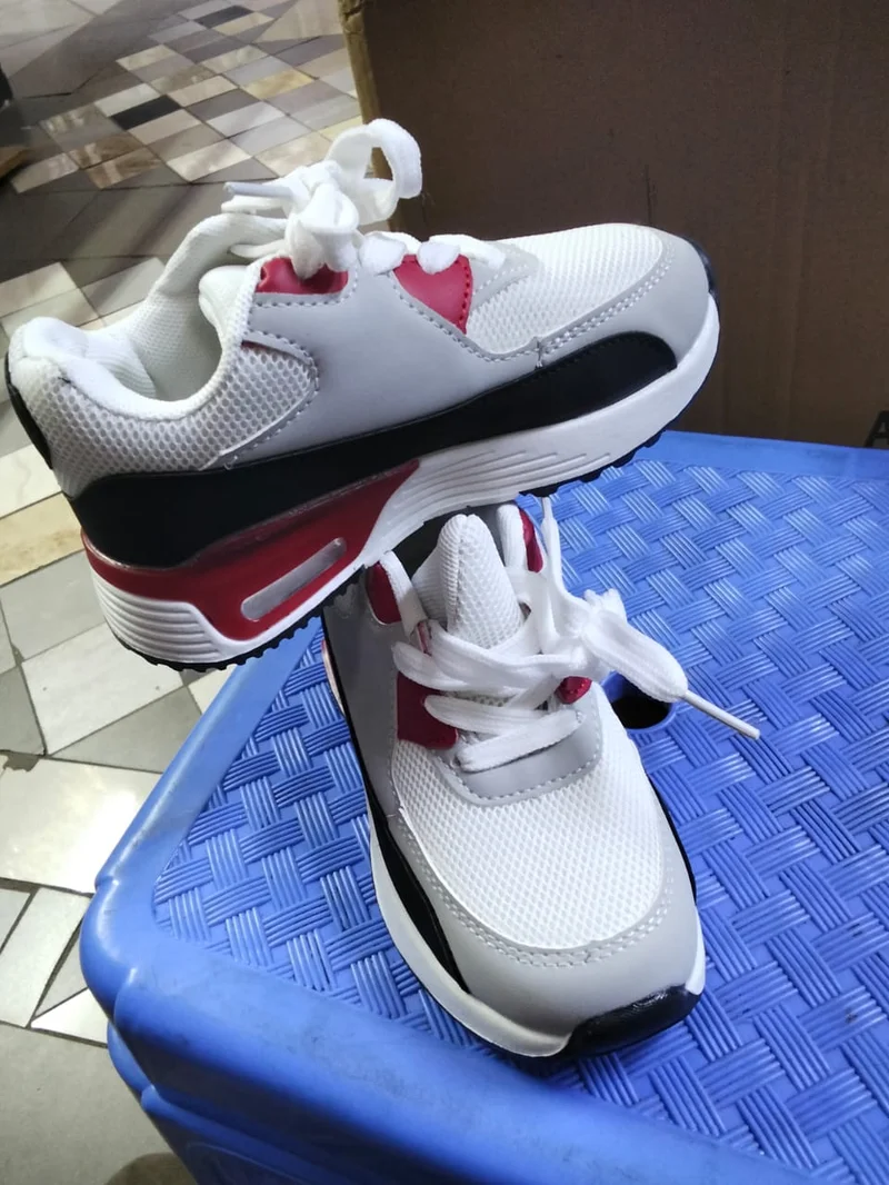 Kids' Nike Air Max 90 Sneakers - Iconic Style and Comfort-Breathable Mesh Upper