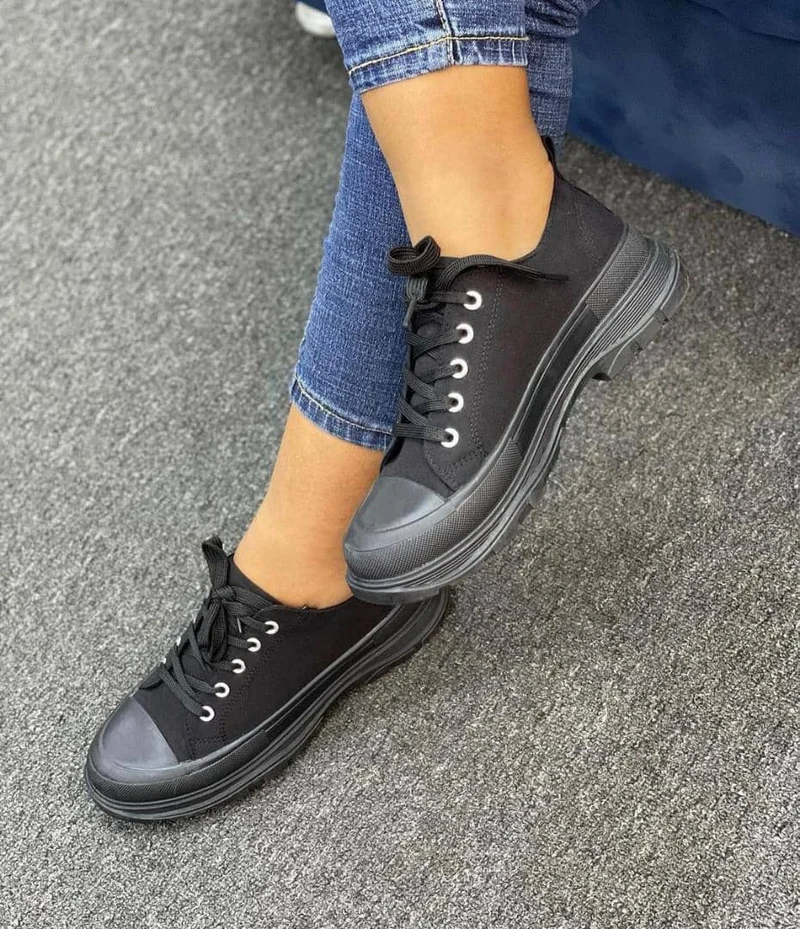 Ladies Fashion Classic All Black Converse Sneakers