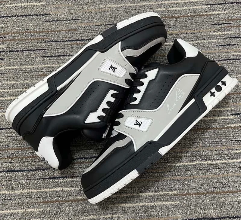 Louis Vuitton Grey/Black Leather LV Trainer Sneakers