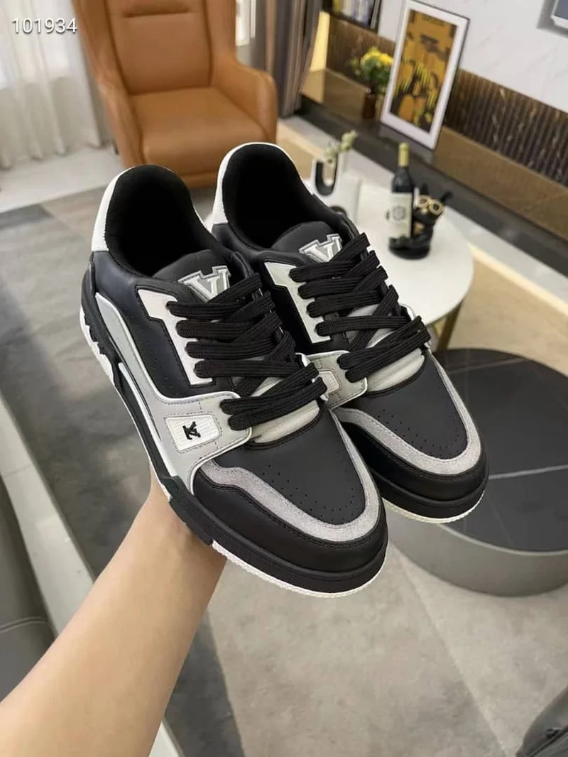 Louis Vuitton LV Trainers Black and white Sneakers