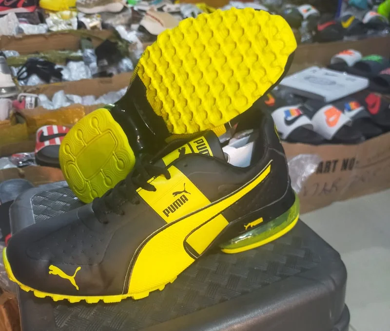 Men Laced PUMA Sneakers