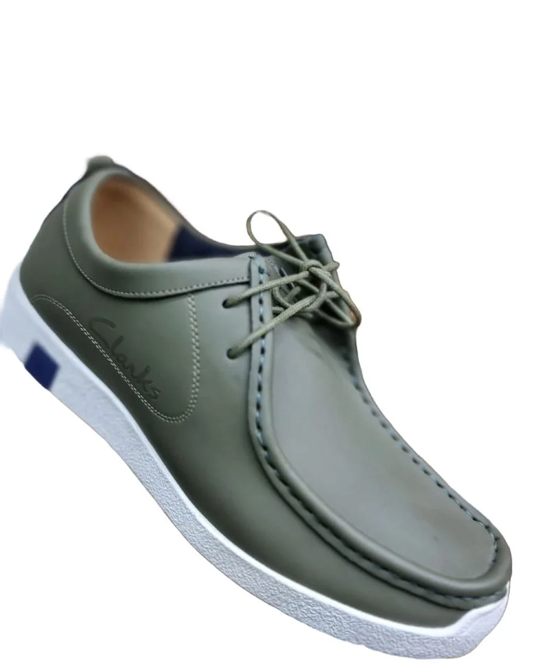 MEN’S CASUAL CLARKS LOAFERS .