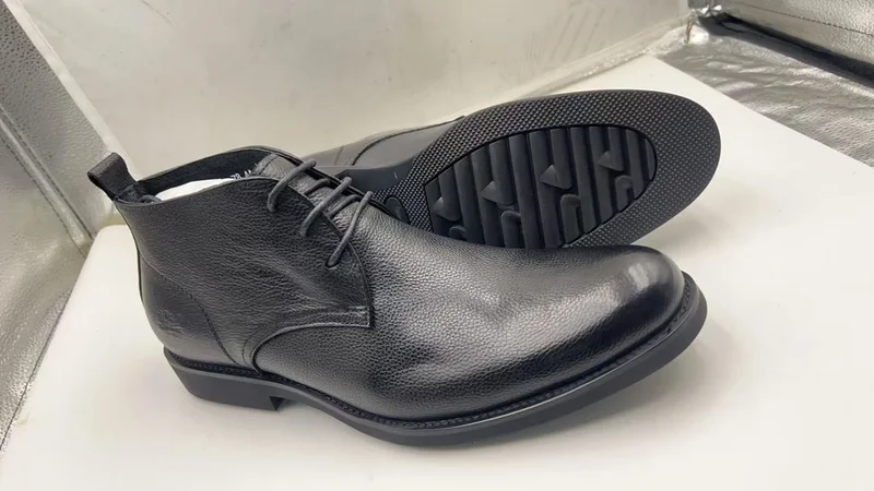 MEN’S CHUKKA  LEATHER BOOTS