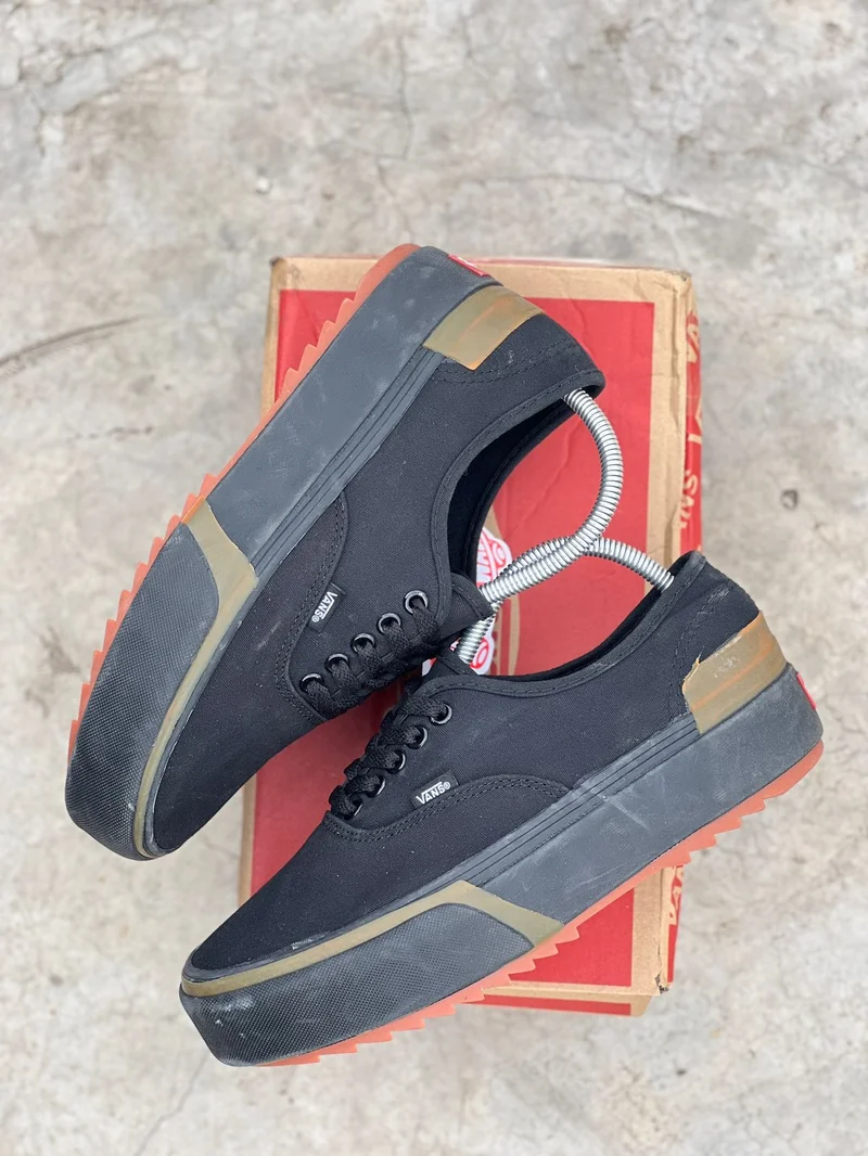 MODISH TRIPPLE  SOLE VANS