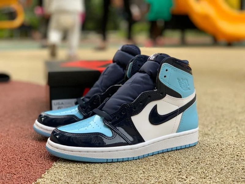Air Jordan 1  Retro High OG UNC (Blue Chill)
