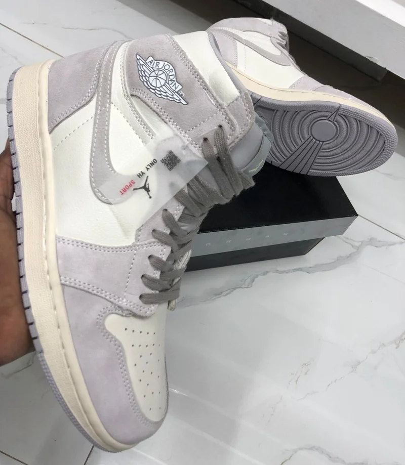 Air Jordan 1 High OG Grey White
