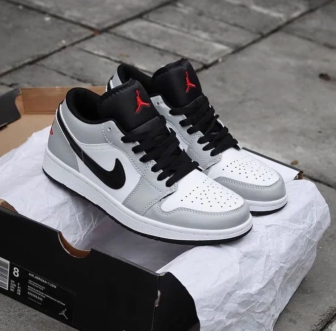 Nike Air Jordan 1 Retro Low Sneakers