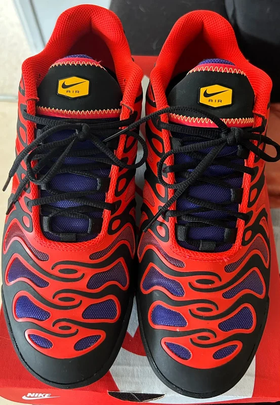 Nike Air Max Plus Drift Black and Red Trainers Sneakers.