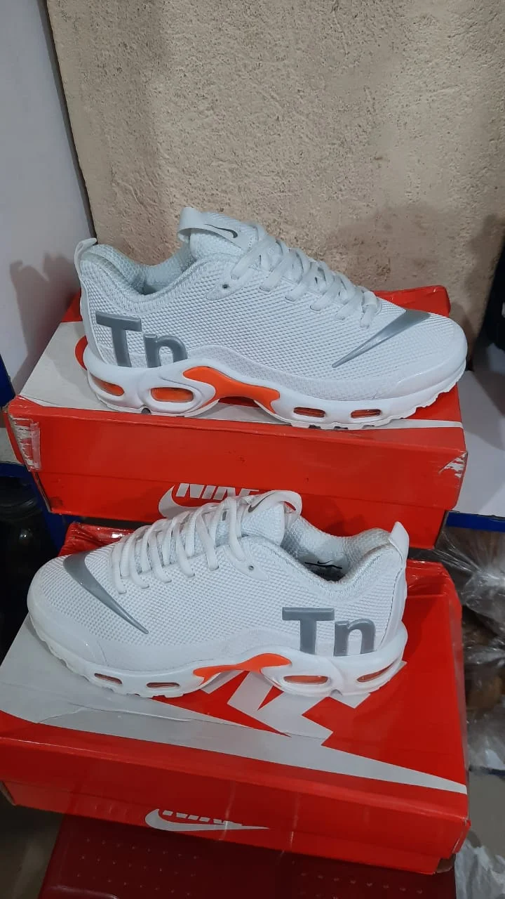 Nike Air Max Plus TN SE trainers shoes