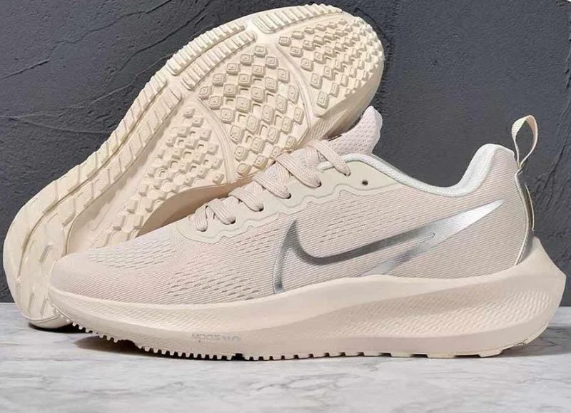 NIKE AIR MAX ZOOM Running Sneakers