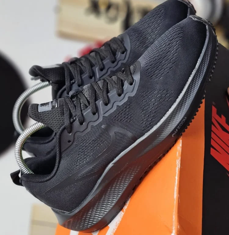 Nike Air Zoom Winflo 7 Black Anthracite