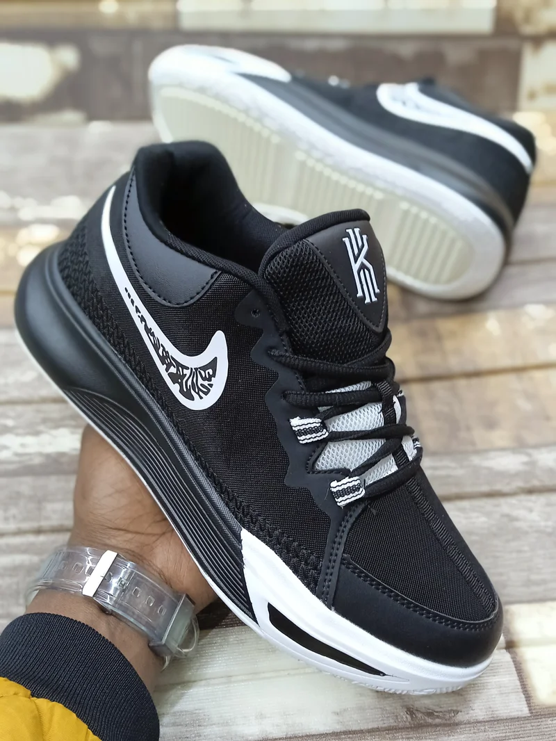Nike Kyrie Flytrap 6 Black and White Trainers
