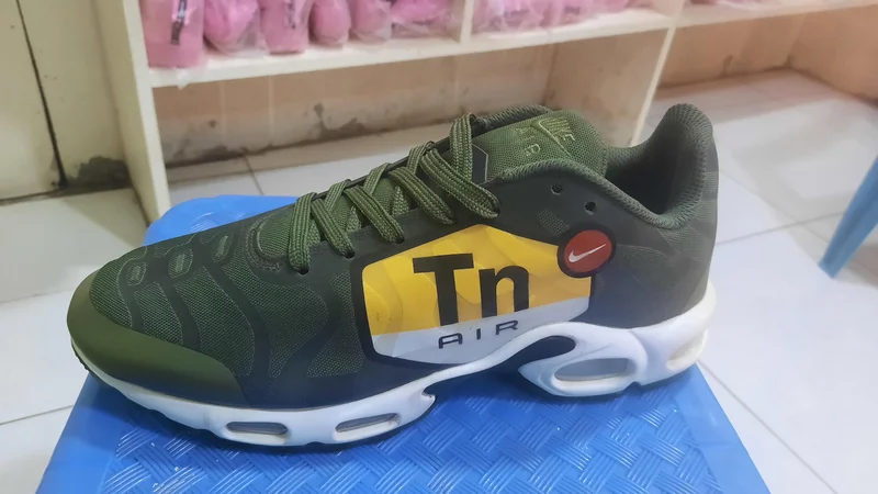 Nike Men's Air Max Plus TN SE Premium Running Shoes