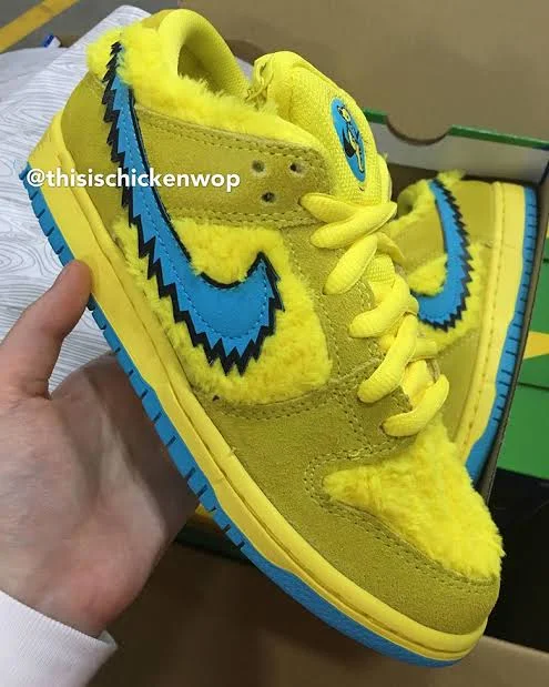 Nike SB Dunk Low Grateful Dead Yellow Sneakers
