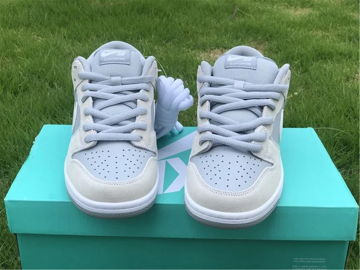 Nike SB Dunk Low Summit White Wolf Grey Sneakers