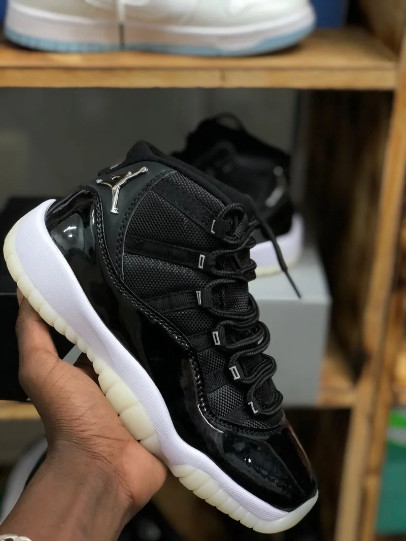 Air Jordan 11 GS Retro Leather Trainers
