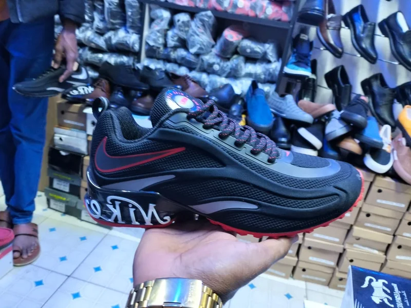NIKE ULTRA AIR SHOX