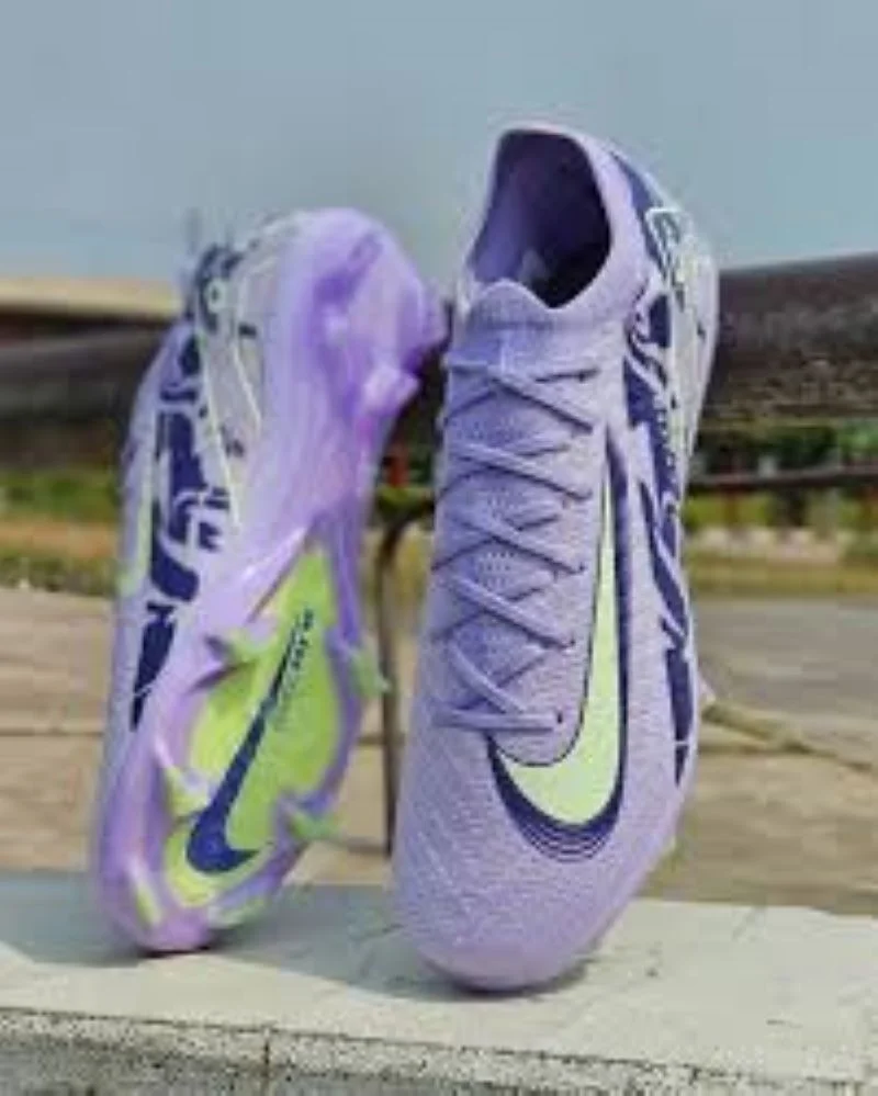 NIKE UNITED  MEN’S MERCURIAL VAPOR FOOTBALL SHOES.