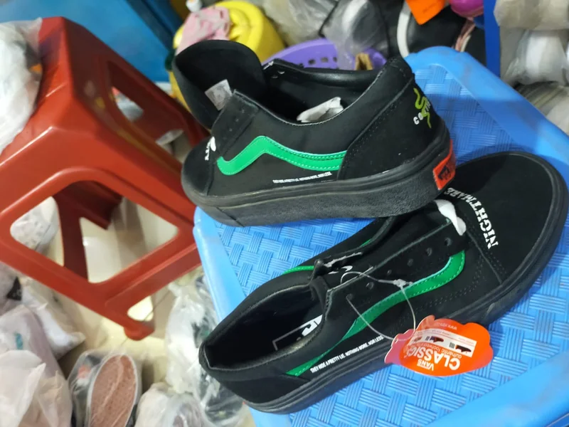 Off The Wall Black/Green Vans Casual Shoes