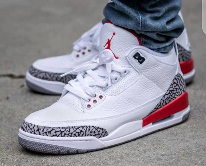 Air Jordan 3 OG Fire Red 2022