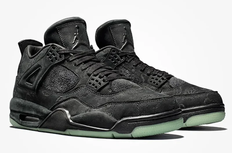 Air Jordan 4 Retro KAWS, black-clear-glow