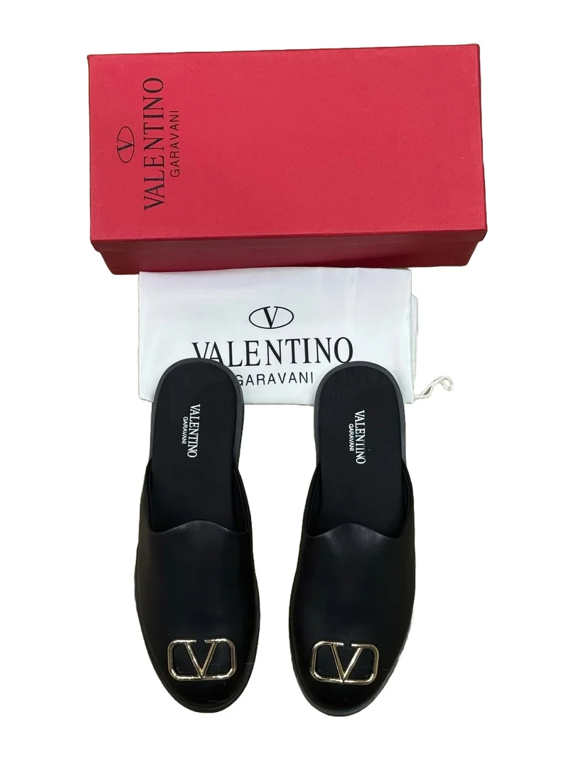 VALENTINO GARAVANI BLACK LEATHER SLIPPERS