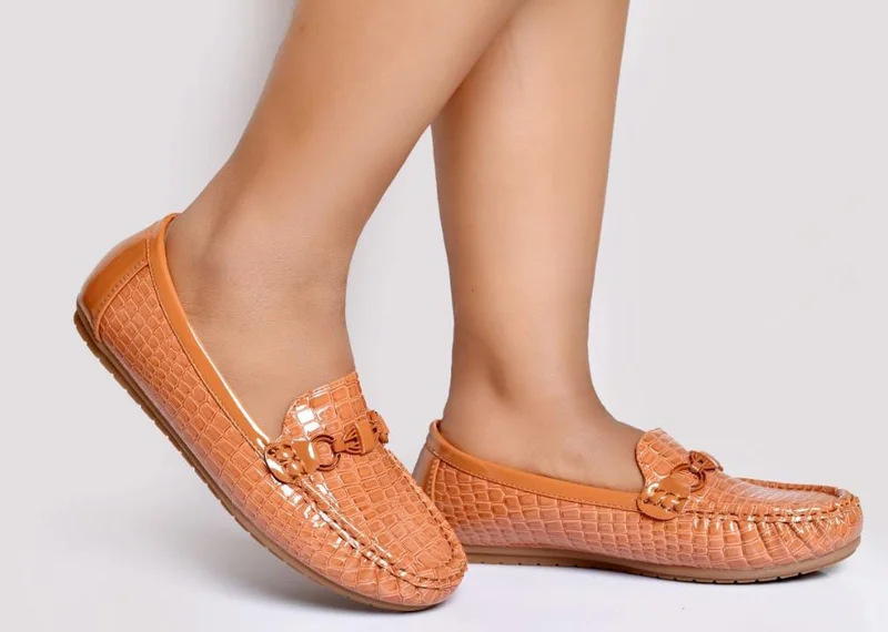 Women's Comfortable Patent Leather Loafers with Massage Footbed - Tan/Brown
