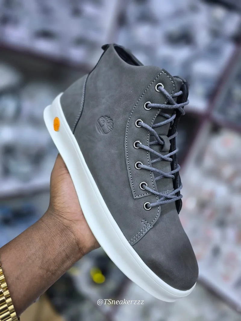 GREY  TIMBERLAND HIGH-TOP BOOTS