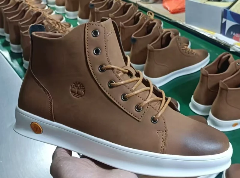 BROWN TIMBERLAND HIGH-TOP BOOTS