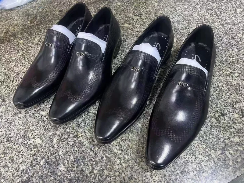 SLIP-ON BLACK CLASSIC CLARKS OFFICIAL LEATHER SHOES