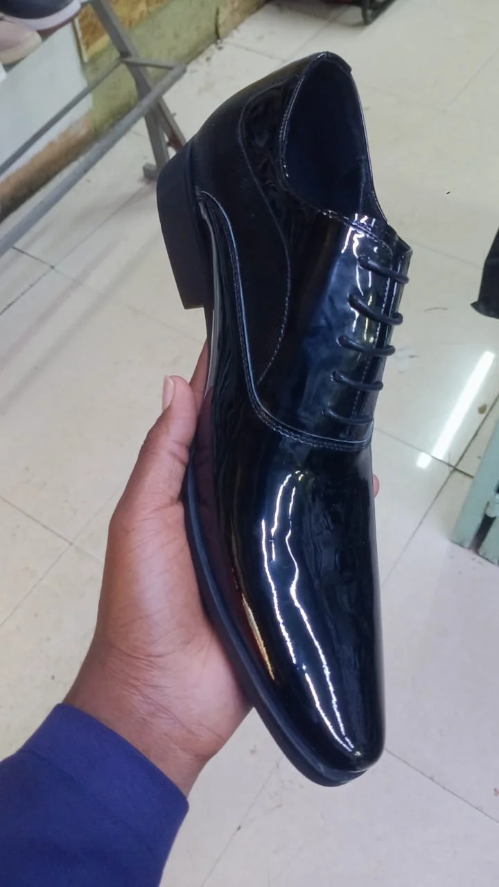 WETLOOK  BLACK CLASSIC CLARKS OFFICIAL LEATHER SHOES